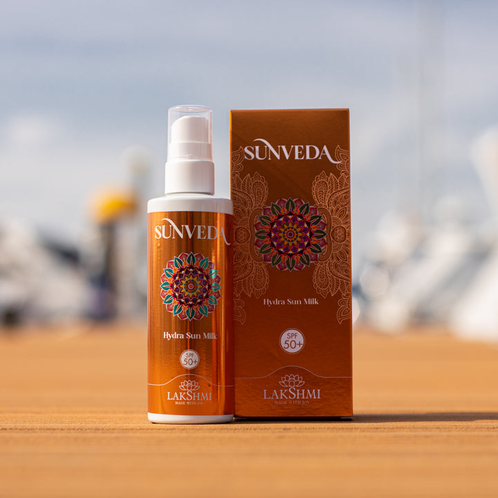 Sunveda Hydra Sun Milk SPF 50+ - Latte spray alta protezione ai fiori di Malva.